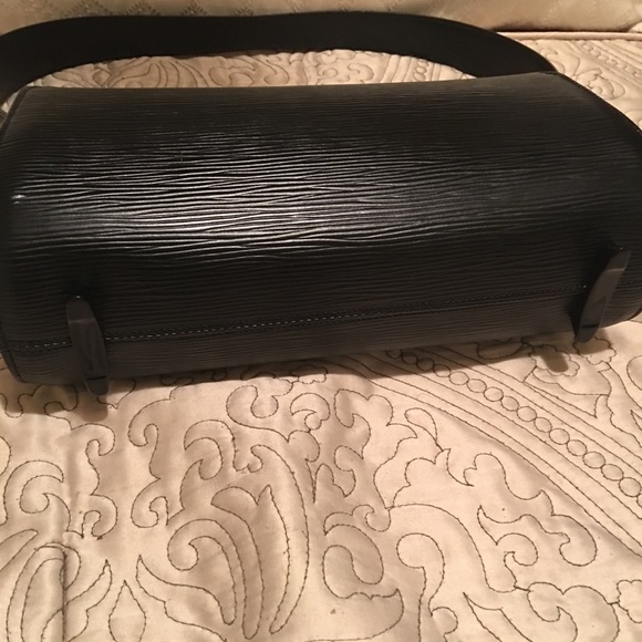 Epi  leather Louis Vuitton 💯 authentic bag - Picture 3 of 8